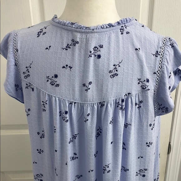 Buffalo David Bitton Light Blue Floral Blouse Flutter Sleeves Tie Front Size S - Picture 6 of 12